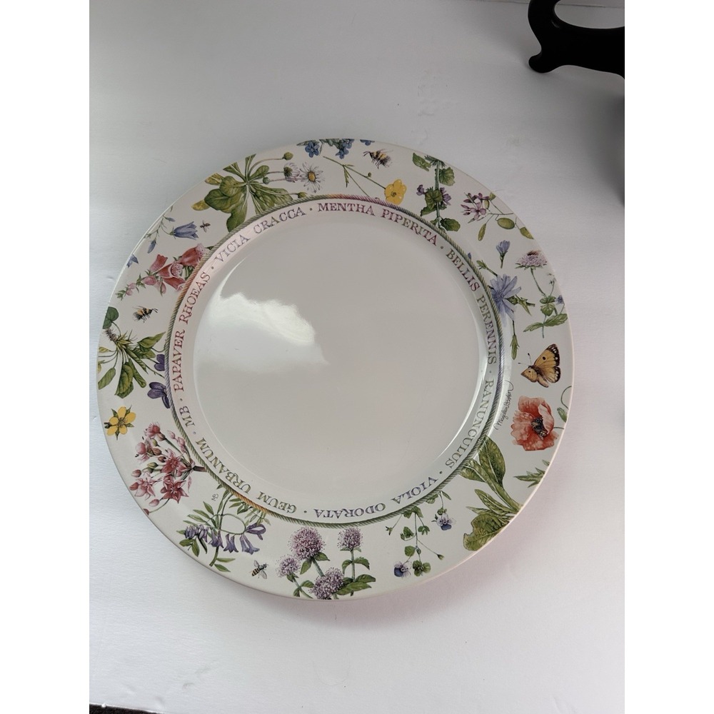"Wildflower Meadow" dinner plate from the Marjolein Bastin collection. - Picture 2 of 5